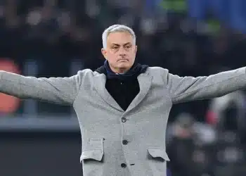 Mourinho: 'Tôi bị cướp một danh hiệu châu Âu'