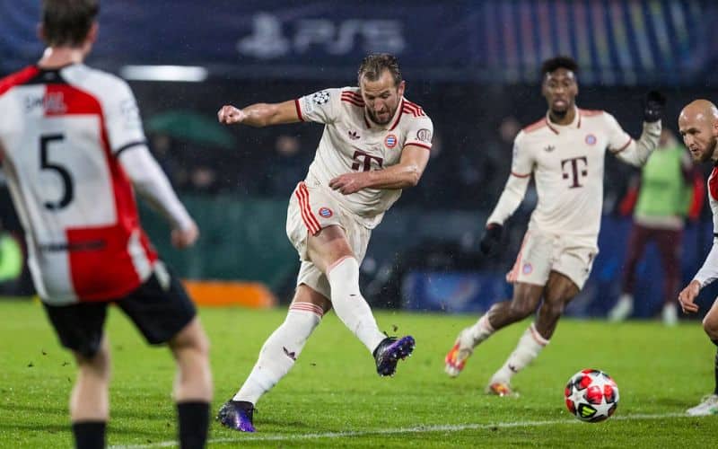 Hiệp 1: Feyenoord khai thác sai lầm của Bayern