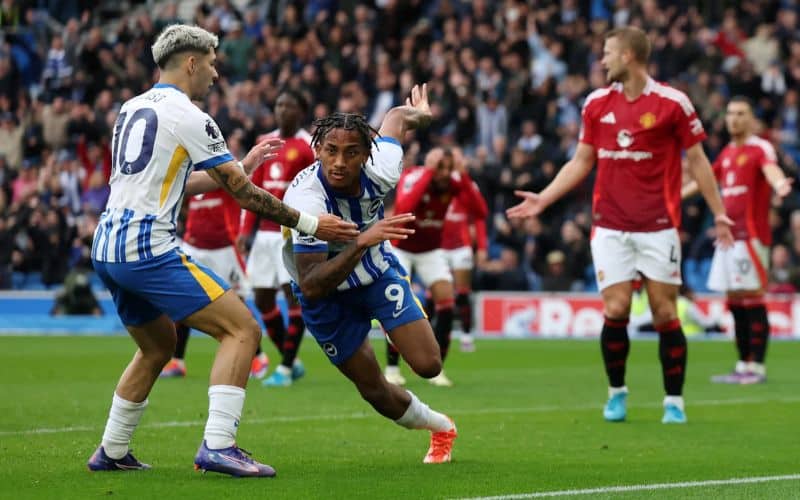 Manchester United: Khó khăn về lực lượng và phong độ thất thường