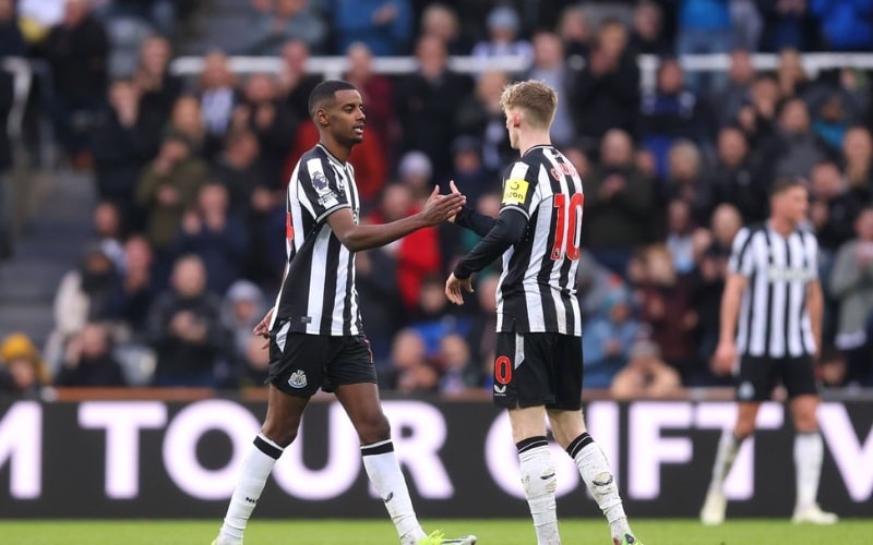 Newcastle nghiền nát Wolves với tỷ số 3-0