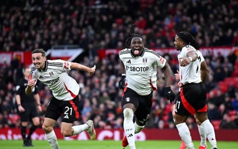 Hiệp một: Fulham bất ngờ vươn lên dẫn trước