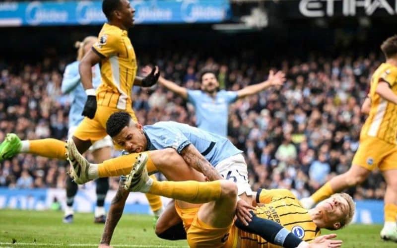 Hiệp một: Man City dẫn trước nhưng Brighton vùng lên mạnh mẽ